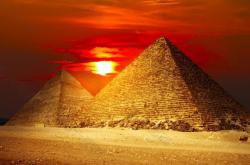 揭秘埃及金字塔：起源、建造与未解之谜
