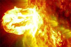 太阳耀斑现象：揭秘太阳活动周期与地球影响